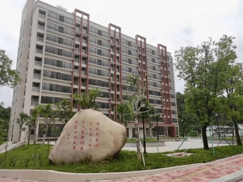 羡慕 广东这4所高校在暑假 整容 啦